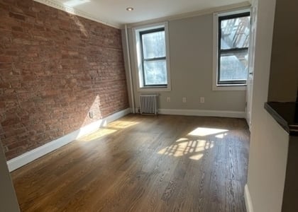 Mulberry Street - Photo 1