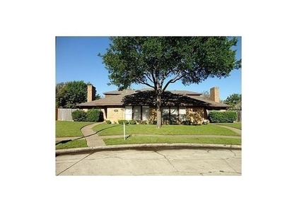 318 Candlewood Place - Photo 1