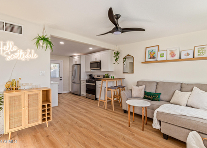 930 E Henry Street - Photo 1