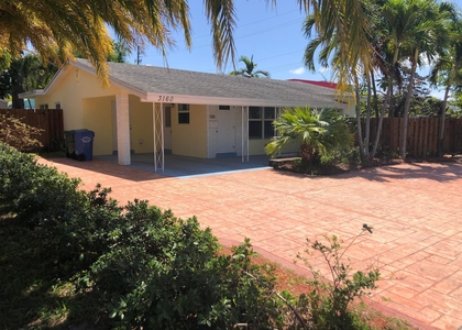 3160 Ne 6th Avenue - Photo 1