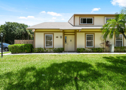 324 Maplecrest Circle - Photo 1