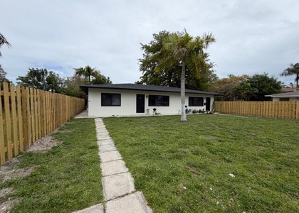 53 Ne 16th Place - Photo 1