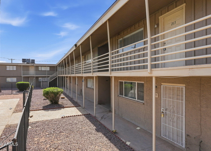 2150 W Missouri Avenue - Photo 1
