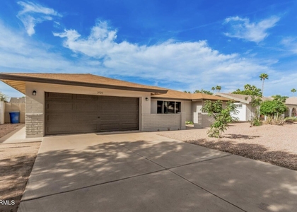 1922 E Laguna Drive - Photo 1