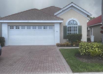 742 Sw Aruba Bay - Photo 1