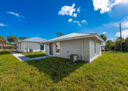 3018 Se Iris Street - Photo 1