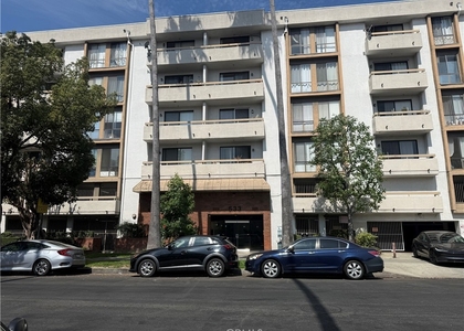 533 S St Andrews Place - Photo 1