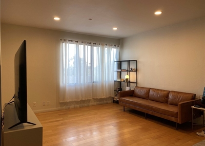533 S St Andrews Place - Photo 1