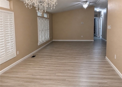 2205 W Acacia - Photo 1
