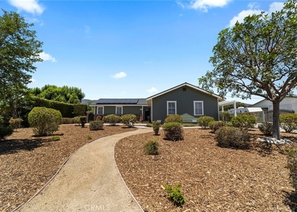 963 E Meda - Photo 1