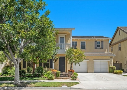 16618 Honeybee - Photo 1