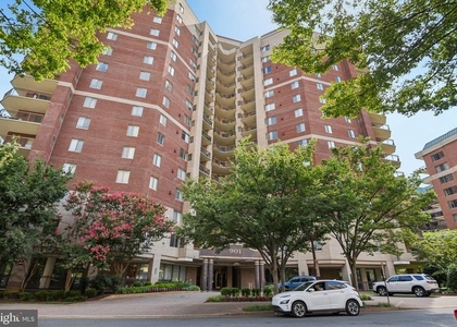 901 N Monroe Street - Photo 1