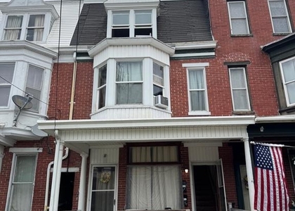 1023 S Queen Street - Photo 1
