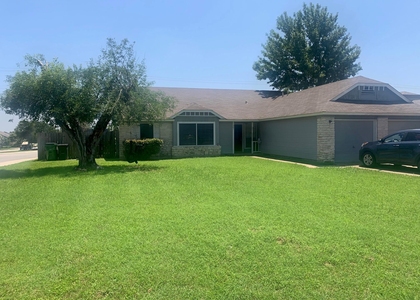 523 Greenlawn Blvd - Photo 1