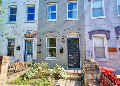 935 8th Street Ne - Photo 1
