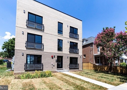 1904 Irving Street Ne - Photo 1