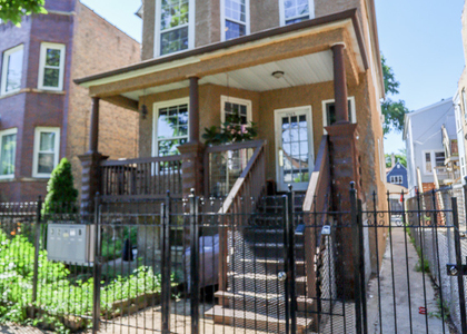 3525 W Dickens Avenue - Photo 1