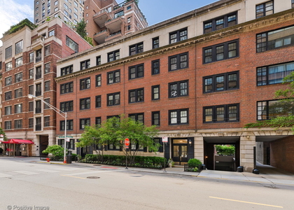 202 E Walton Place - Photo 1