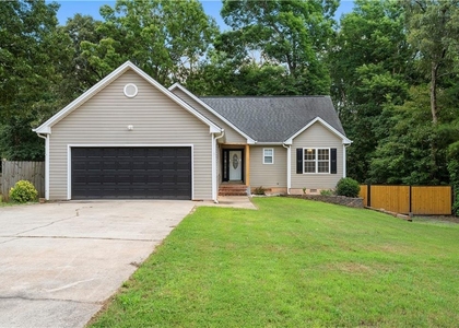 141 Poplar Way - Photo 1