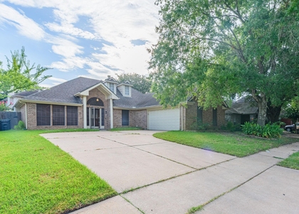 1813 Oak Wood Drive E - Photo 1