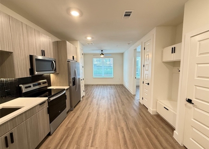 2520 Washington Ave - Photo 1
