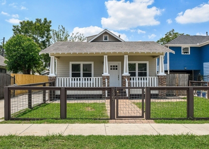 1307 Walton Street - Photo 1