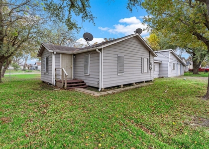 1231 23rd Street N - Photo 1