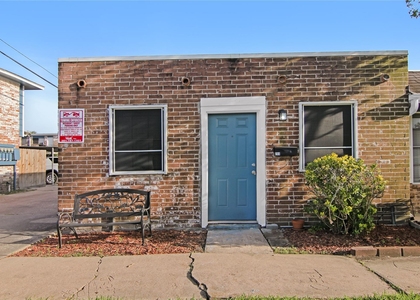 211 W F Street - Photo 1