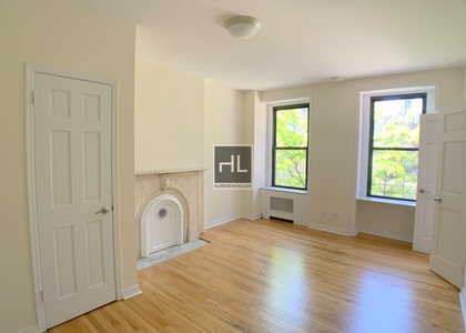 East 7 Street - Photo 1