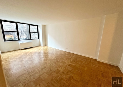 East 49 Street - Photo 1