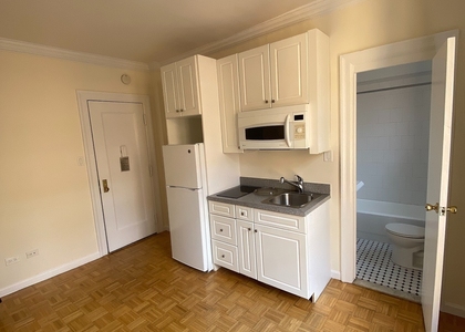 West 45 Street - Photo 1