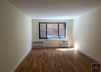 York Avenue - Photo 1