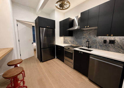 727 Knickerbocker Avenue - Photo 1