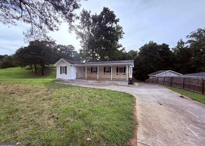 6790 Queen Mill Road Se - Photo 1