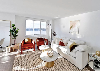 West 42nd Street - Photo 1