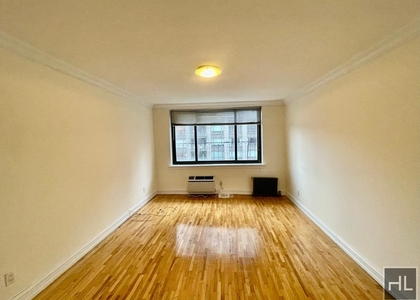 York Avenue - Photo 1