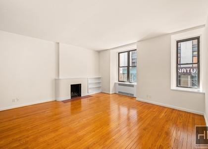 Madison Avenue - Photo 1