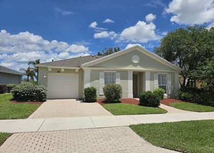 241 Sw Lake Forest Way - Photo 1
