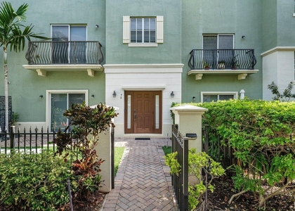 48 Nw Hawthorne Place - Photo 1
