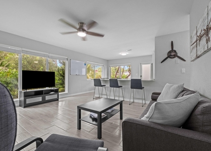 1007 Ne 9th Court - Photo 1