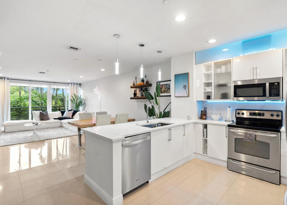 832 Ne 19th Avenue - Photo 1