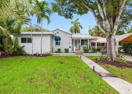 305 Ne 14th Avenue - Photo 1