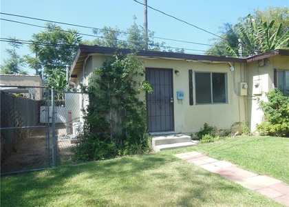 439 1/2 W Walnut - Photo 1