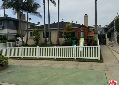944 21st Street - Photo 1