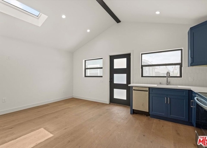 3792 1/2 Van Ness Avenue - Photo 1