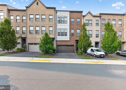 42302 Crawford Terrace - Photo 1