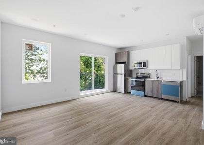 613 N Brooklyn Street - Photo 1