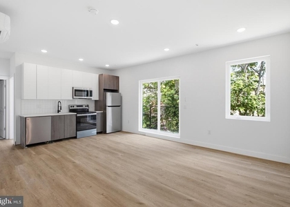 613 N Brooklyn Street - Photo 1