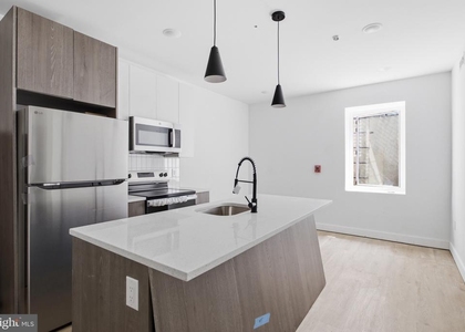 613 N Brooklyn Street - Photo 1