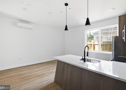 613 N Brooklyn Street - Photo 1
